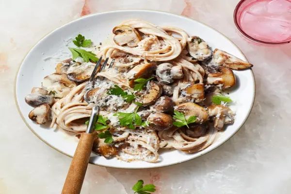 Linguine with Creamy Mushroom Sauce