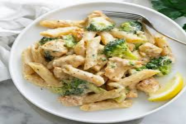 Creamy Chicken With Pasta and Broccoli